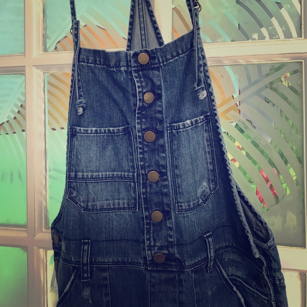 BILLABONG denim overalls.